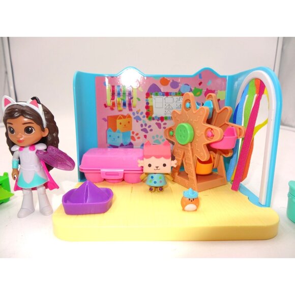 Gabby's Dollhouse, Baby Box Cat Craft-A-Riffic Room Exclusive Figure and Dragon - Picture 2 of 14